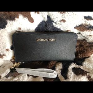 Michael Kors jet set zip around wallet